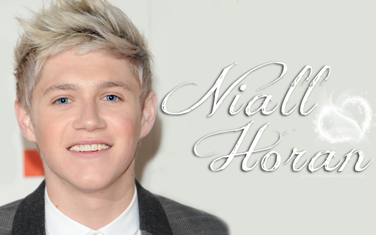 Meme Niall with glasses and there Larry