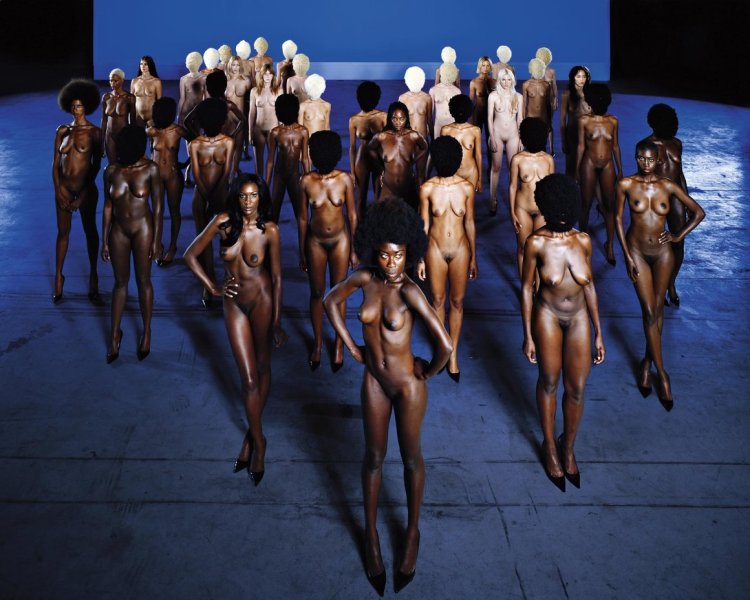 Stars naked on stage