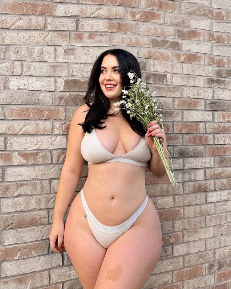 Holly West Fuck in the gym