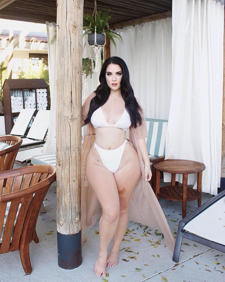 Beauties with large natural breasts