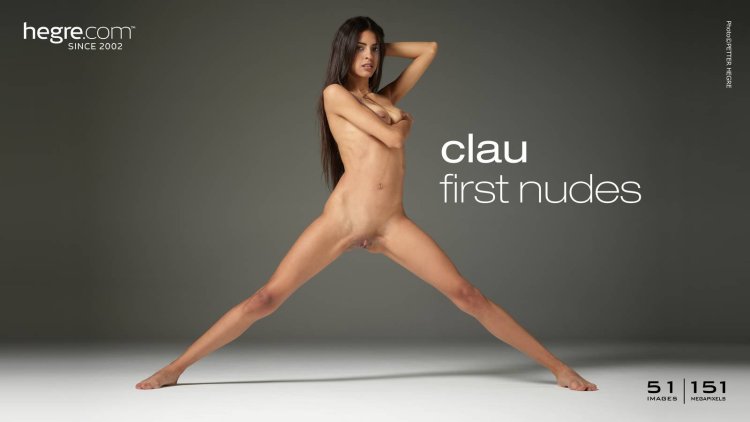 Ksenia Hegre shows the vagina