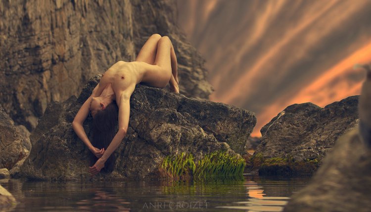 Photo artist nude art nature priest
