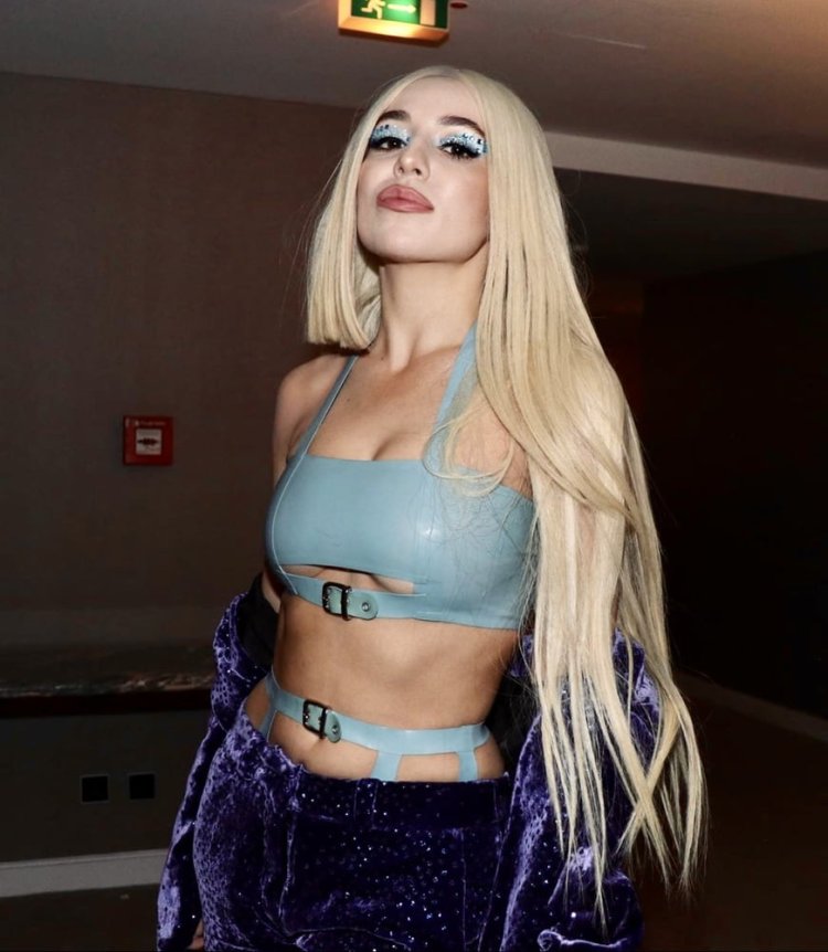 Ava Addams pussy bikini