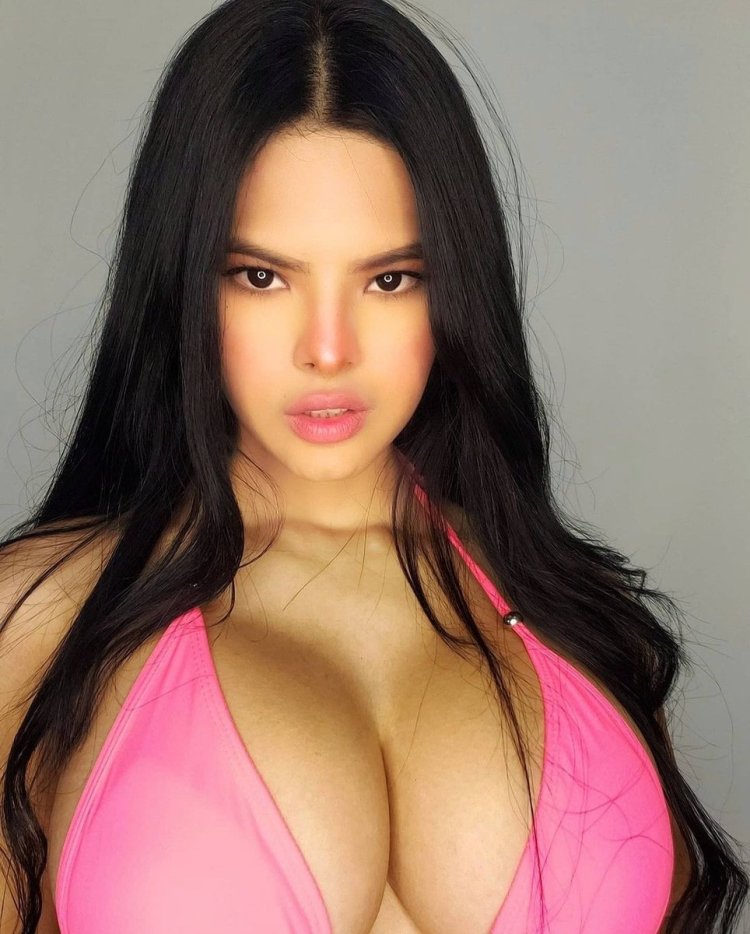 Naked Zheskuelin Delgado