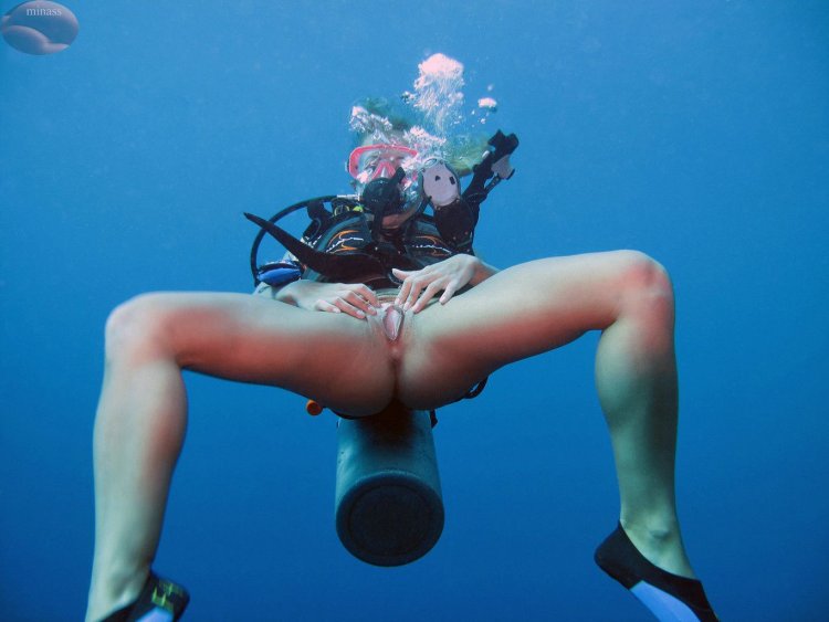 Big boobs under water