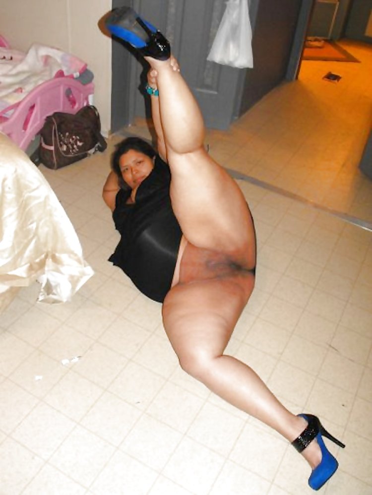 Naked women with thick hips