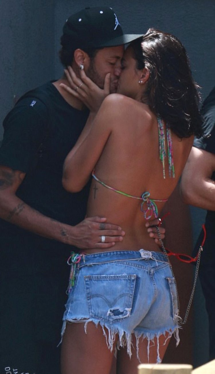 Sorai Vuchelich legs