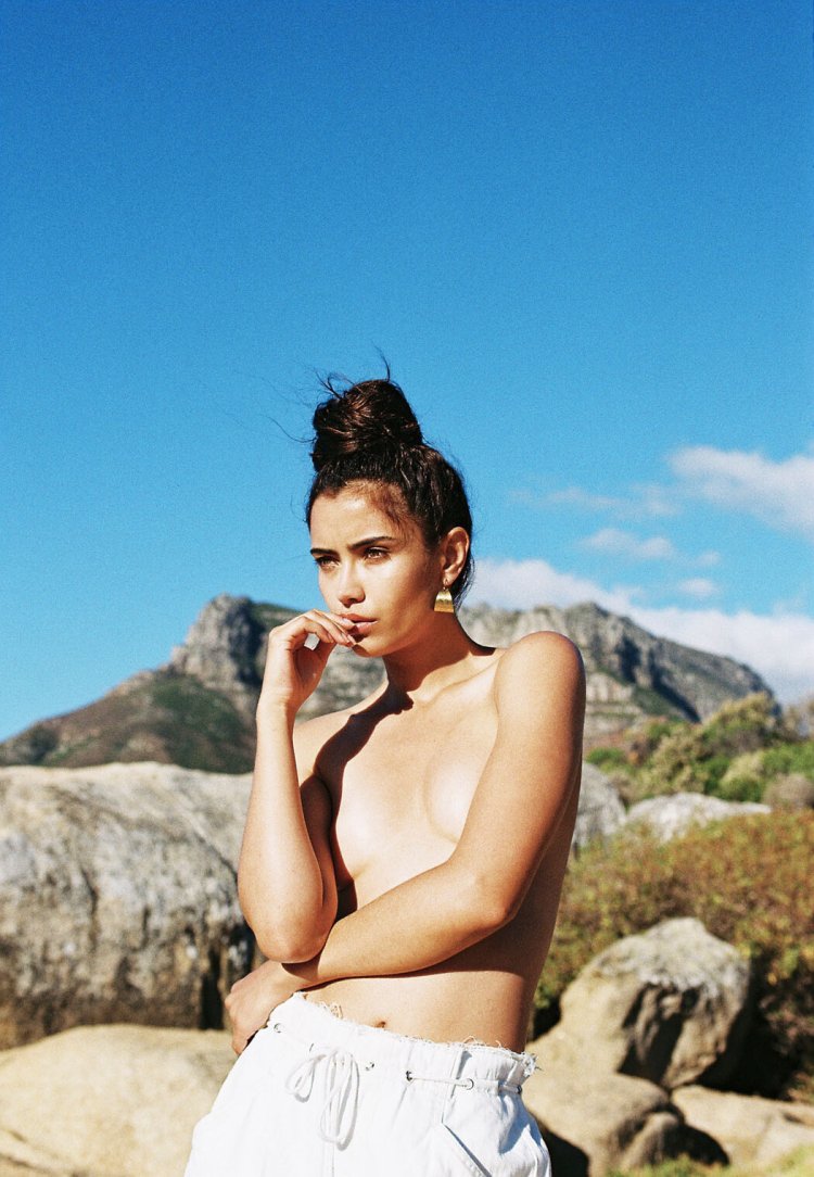 Lais Ribeiro undressed