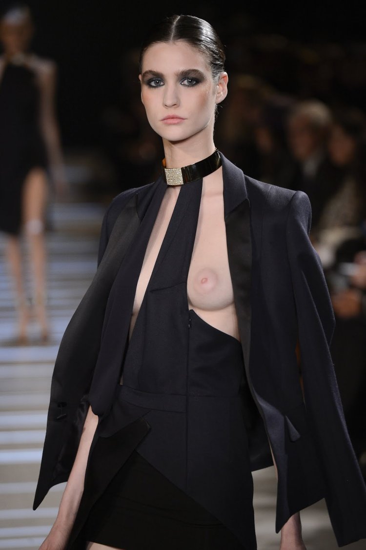 Прозрачные трусики на подиуме