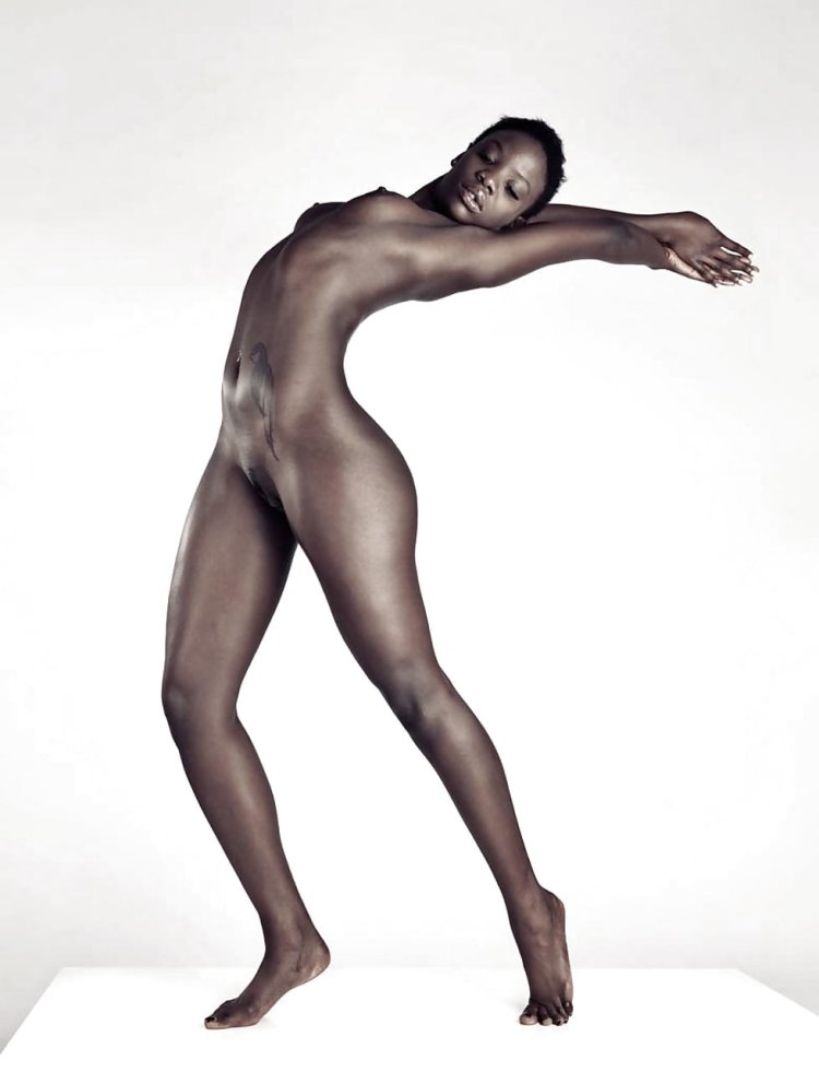 Чернокожие девушки топлес