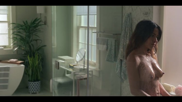 Actress Sarah Shahi naked