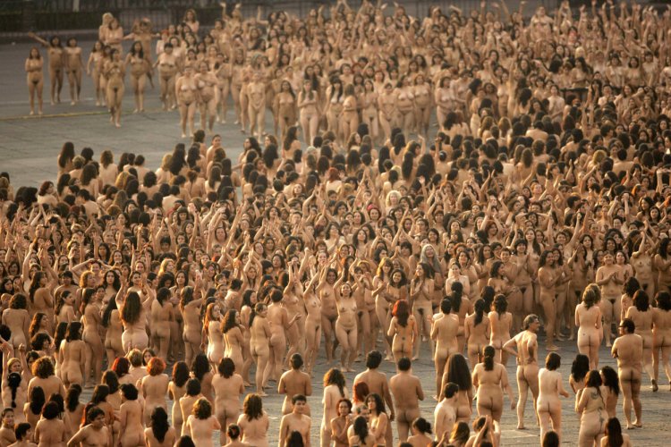 A lot of naked women