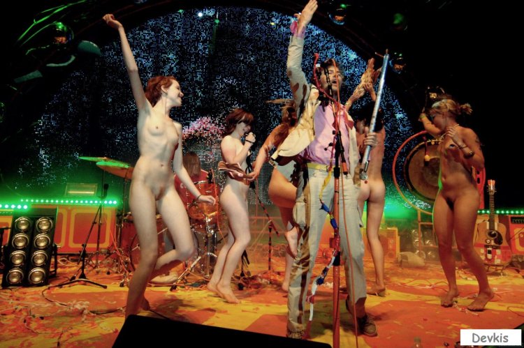 Girls undress on stage