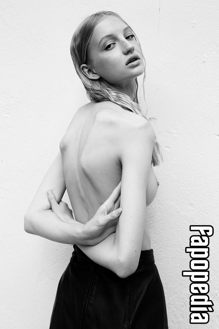 Paulina Ivashevskaya naked