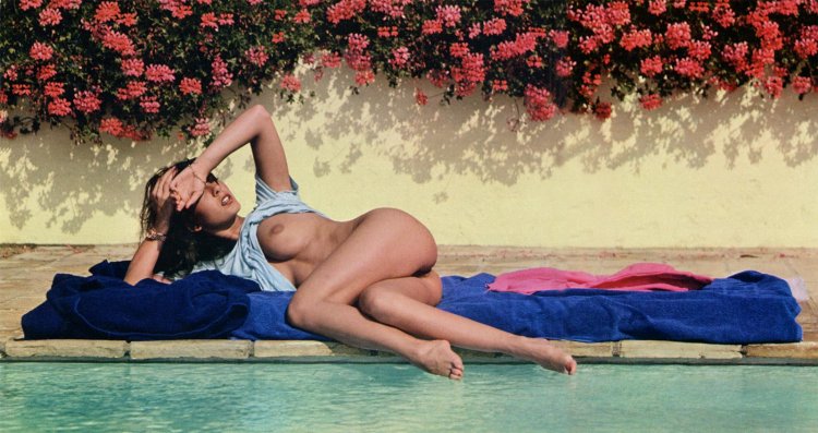 The naked beauty of Leanis