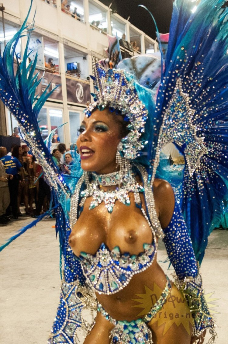 Viviana Castro Naked on the Carnival