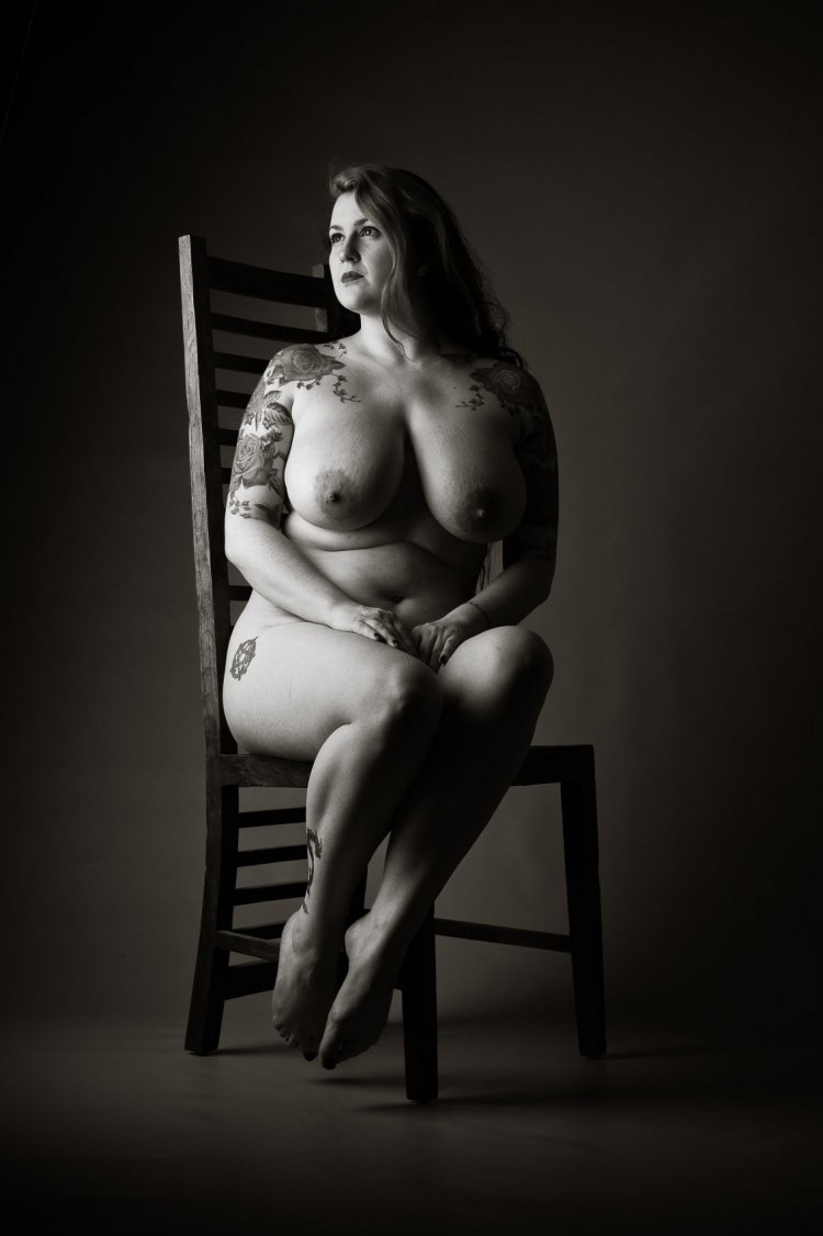 Naked thick women squat