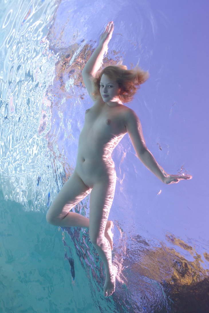Underwater shooting nude