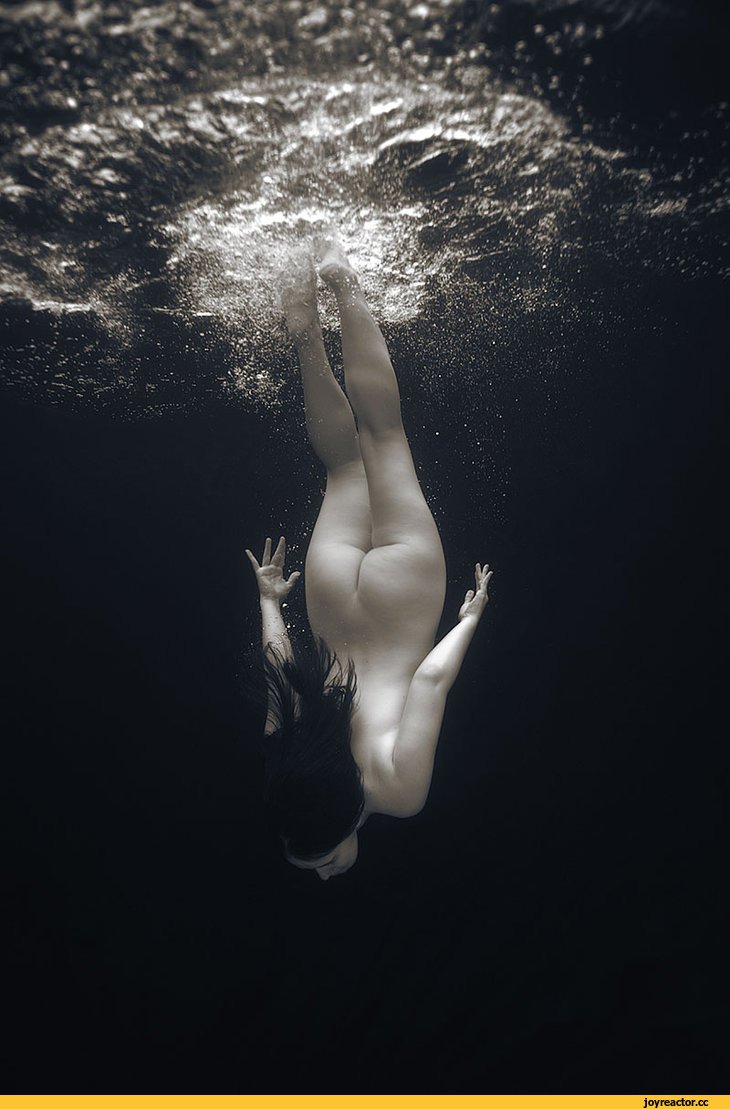 Diving nude