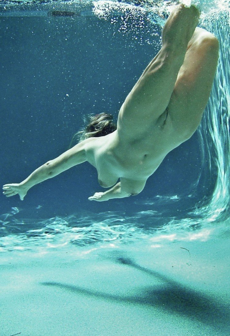 Submarine swimming of a woman nude