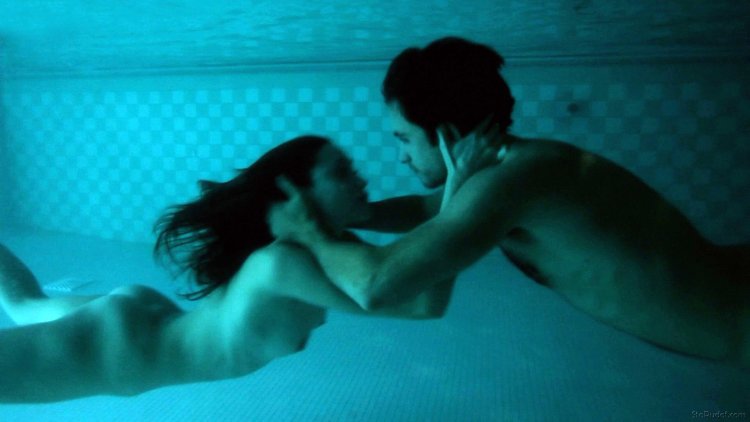 Naked Emmy Rossam in the series shameless