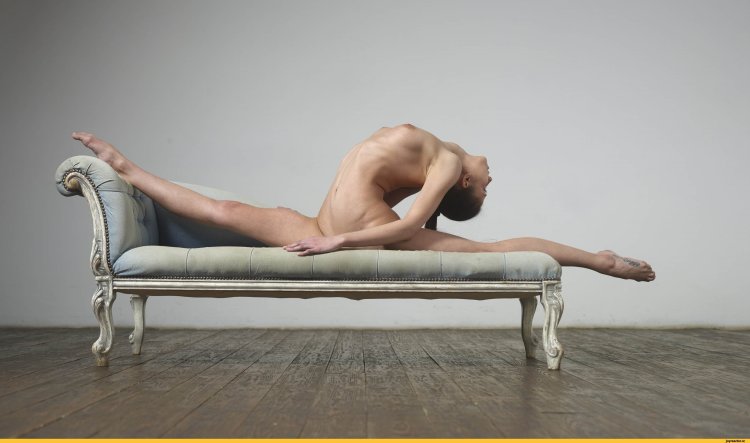 Naked gymnast of the village on Tvpat