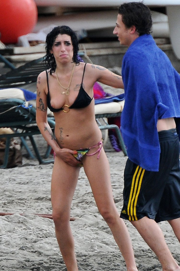 Amy Winehouse without panties
