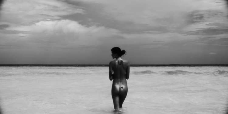 The Isabeli Fontana is naked