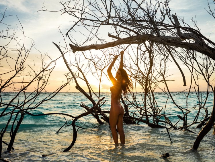 Adriana Lima sexy naked