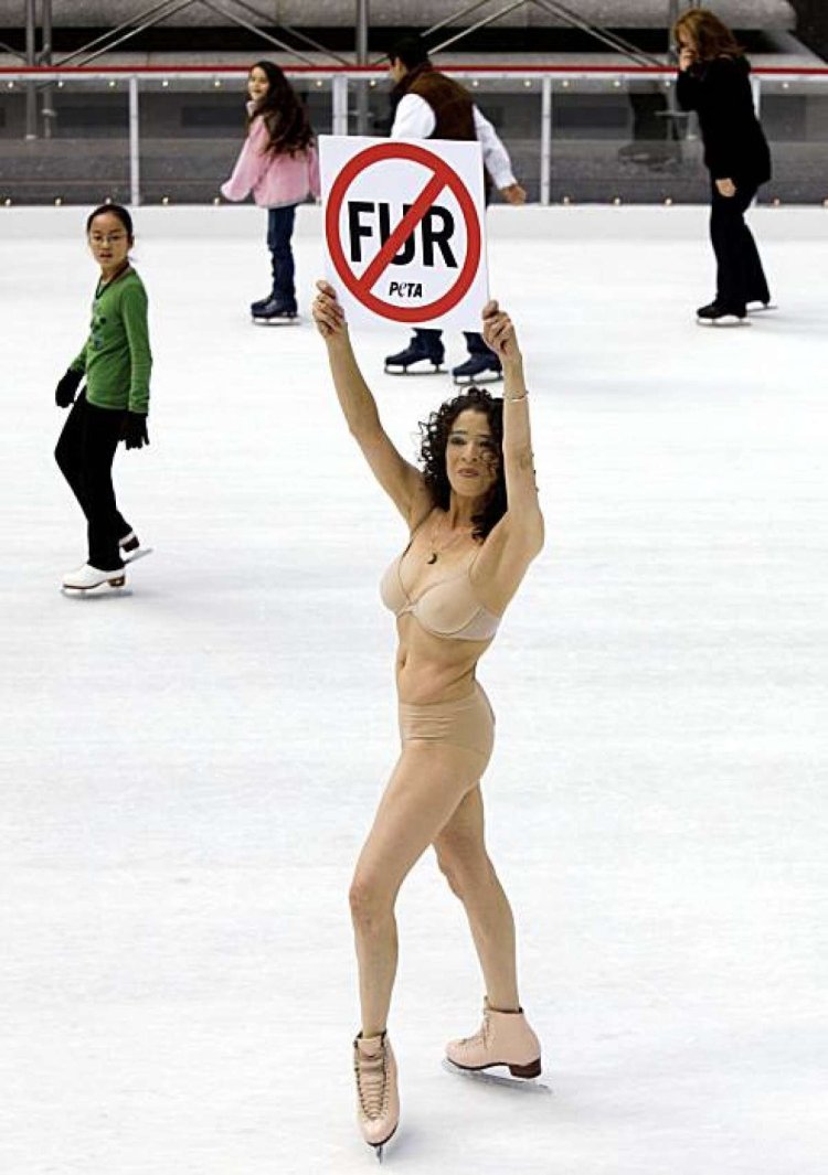 Beautiful naked skaters