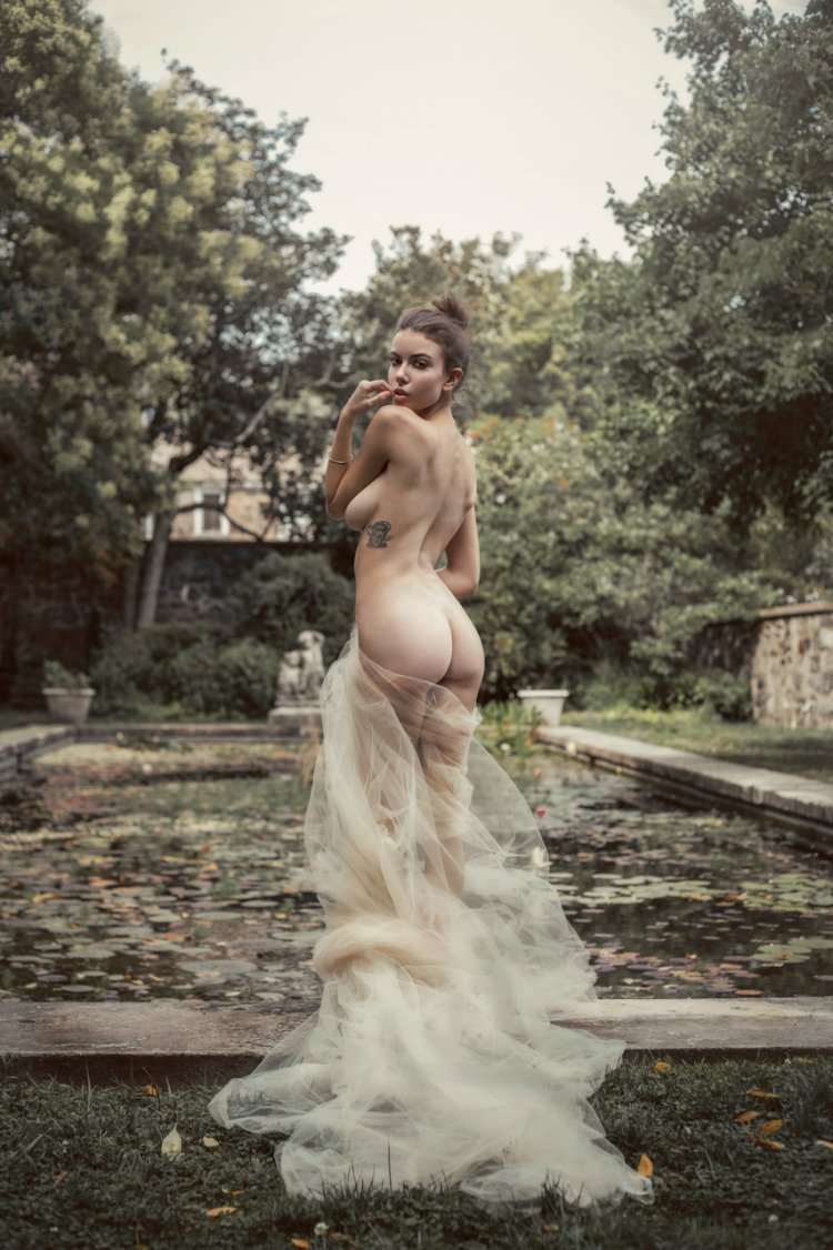 Jay rose is full -length naked