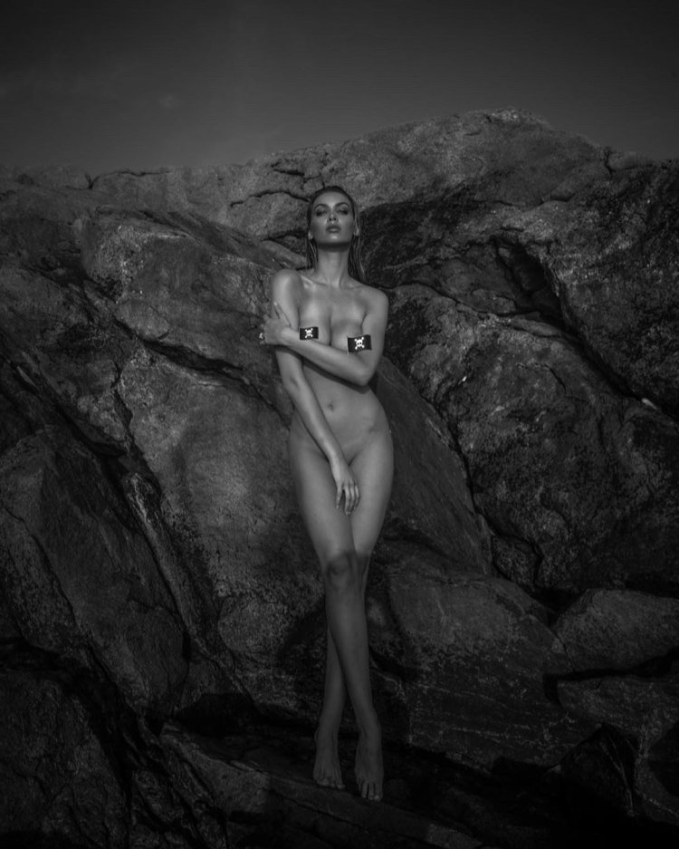 Erotic model Melinda