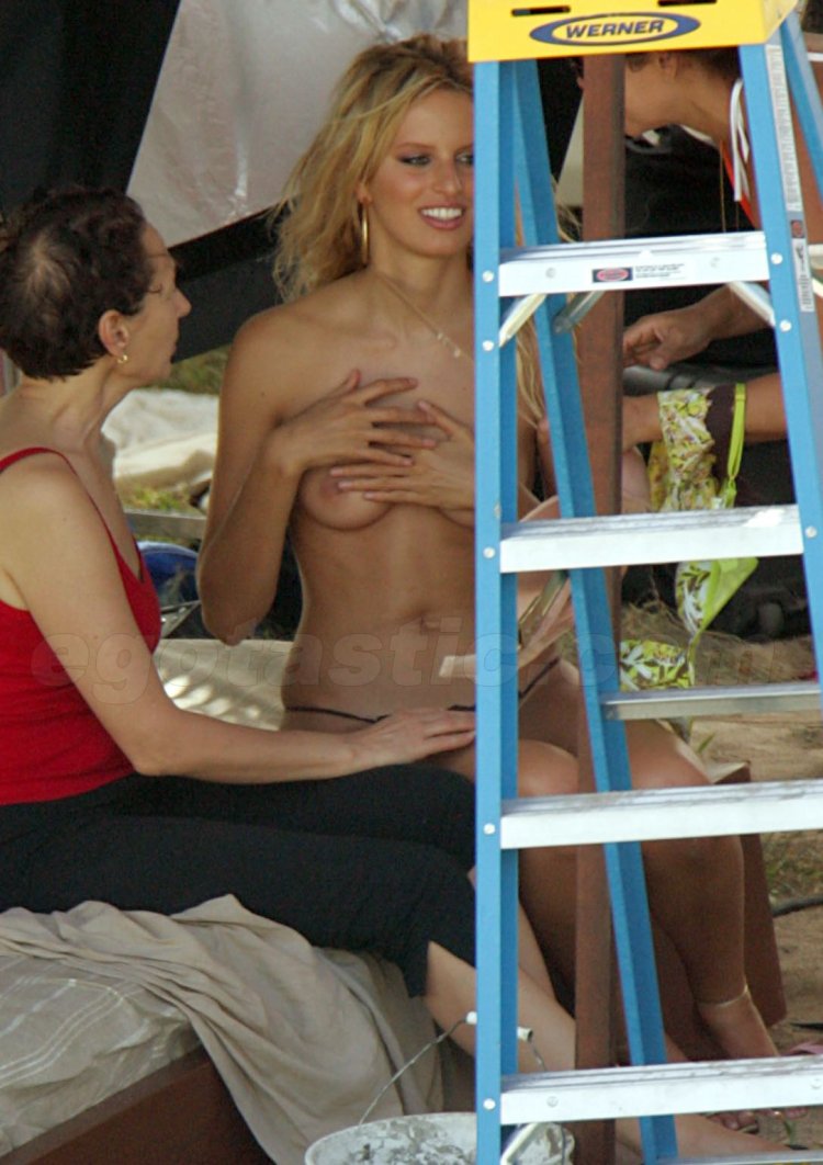 Karolina Kurkova Golaya