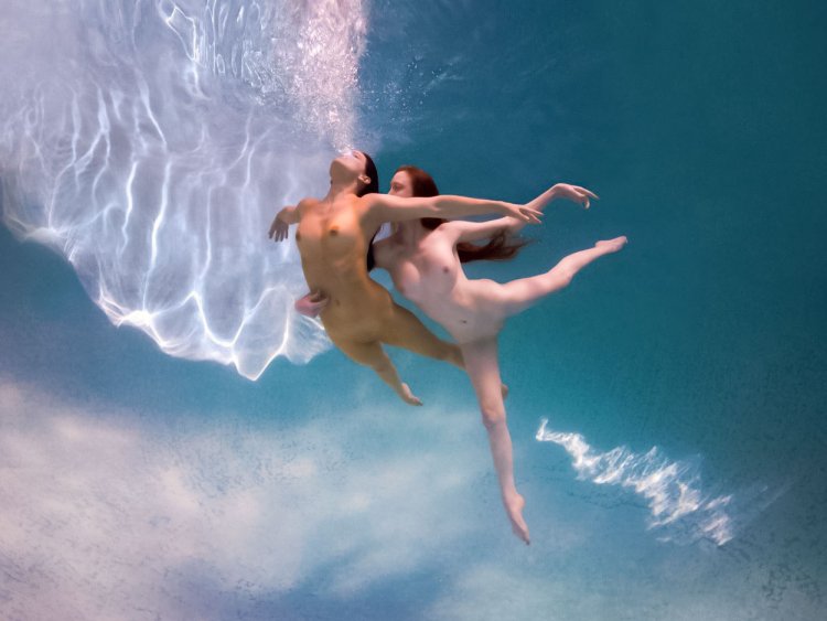 Erotic photo shoot in water