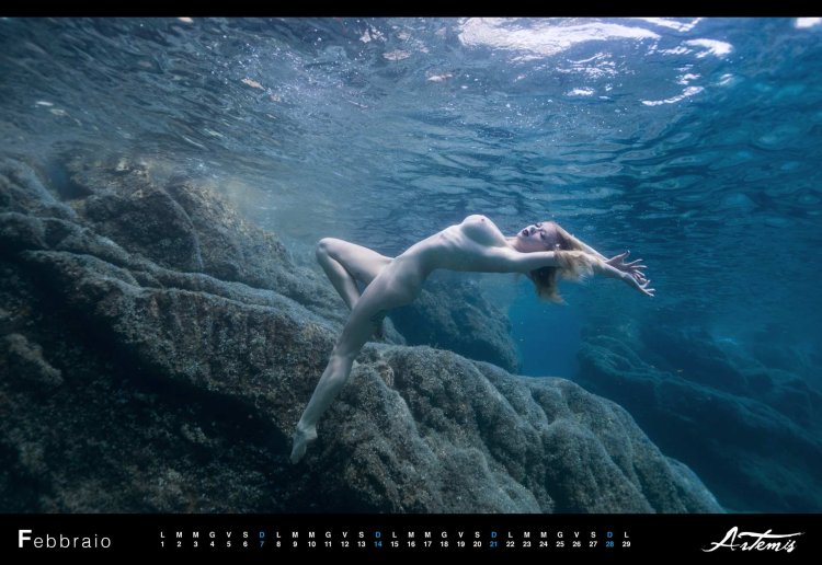 Girls underwater sea naked