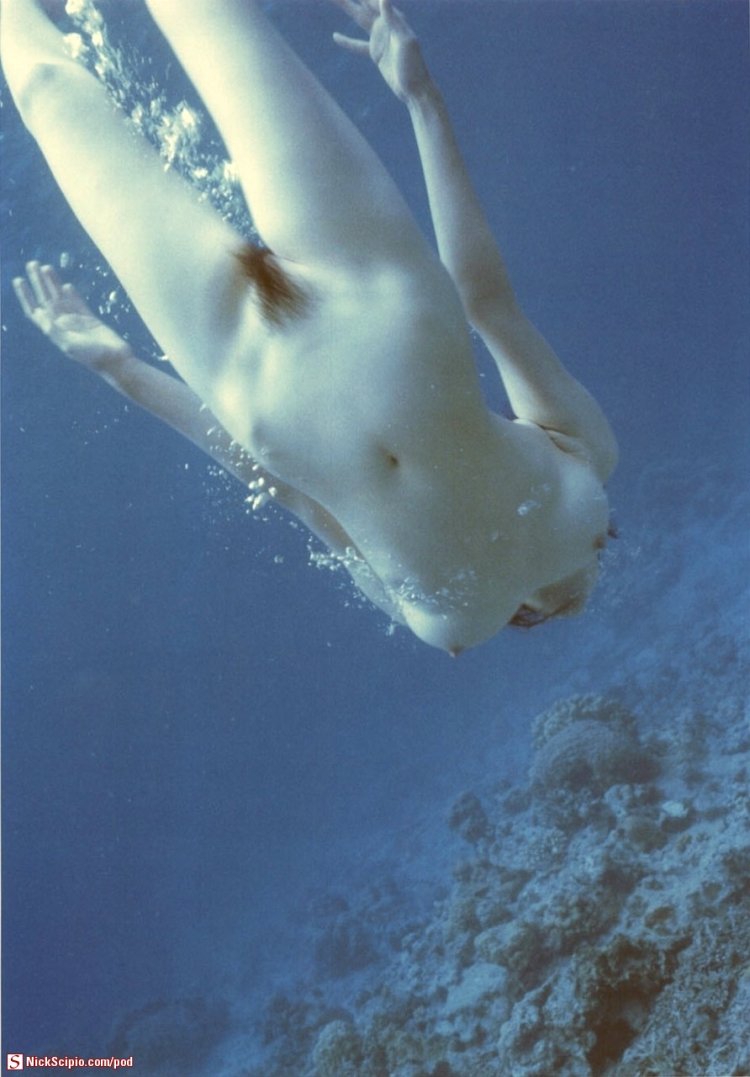 Naked girls dive