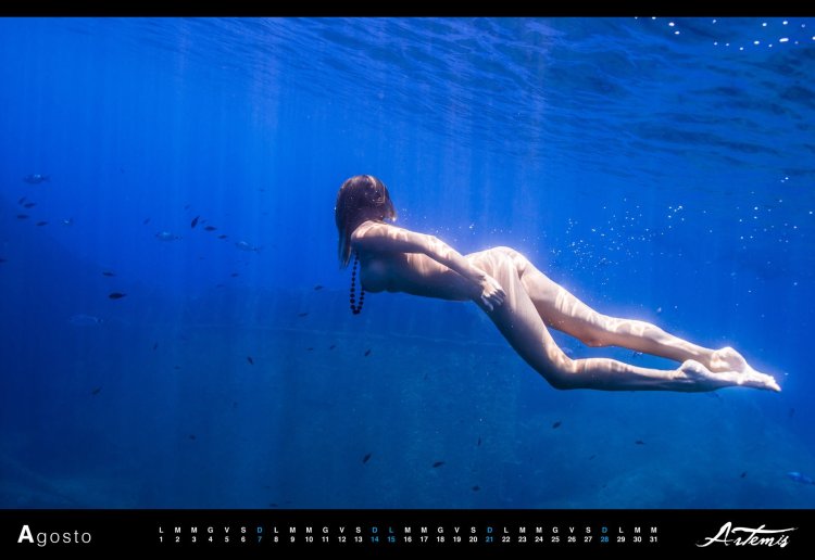 The girl floats underwater beautiful erofoto