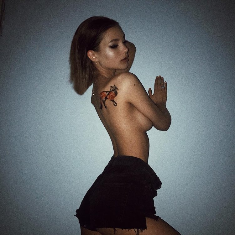 Olesya Kafelnikova naked