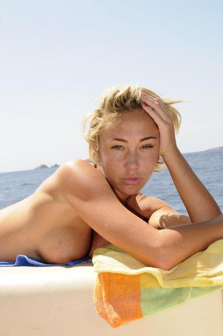 Photos of the naked breast of the actress Jenny Frost