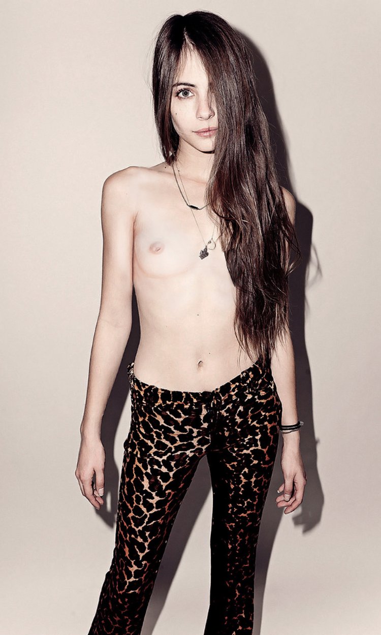 Willa Holland in underwear