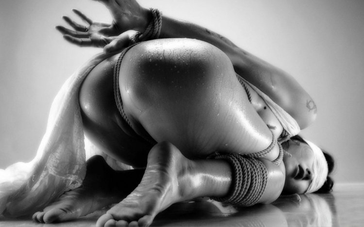 Erotic pictures blackly white