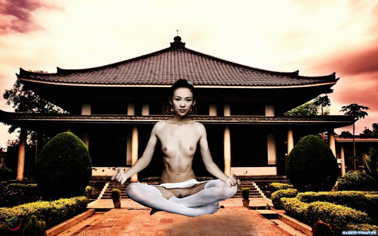 Zhang Zii Topless