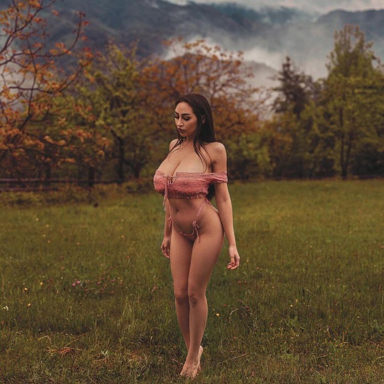 Louise Kovalski boobs