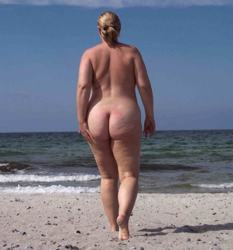 Chubby girls on the beach nude