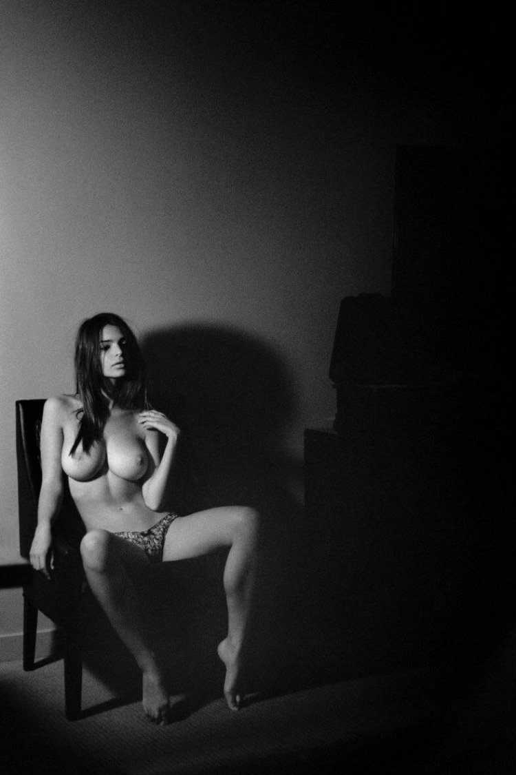 Emily Ratazhkovsky naked