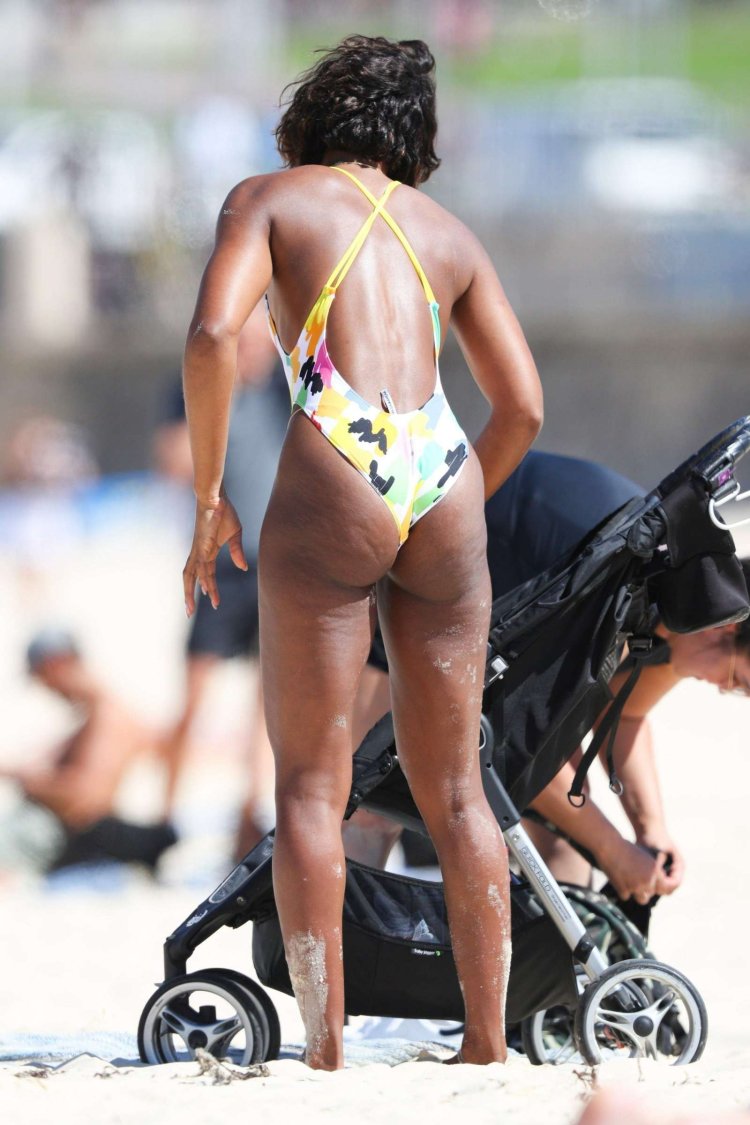 Kelly Rowland Bikini