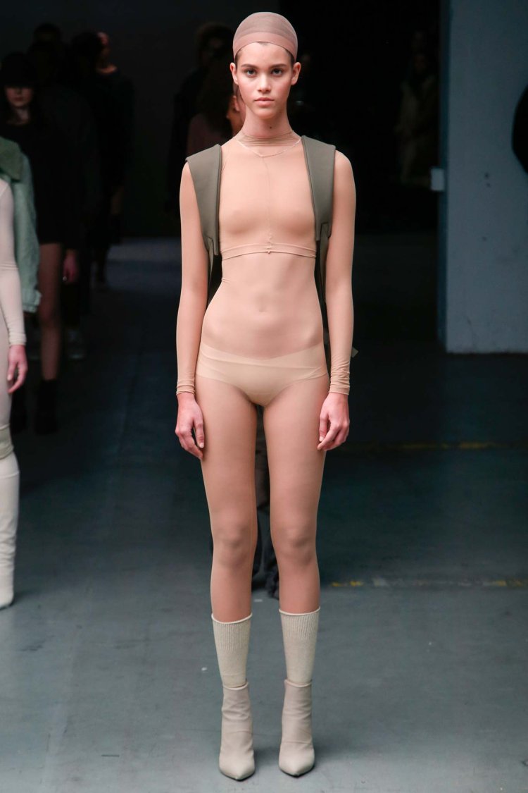 Screening of erotic underwear