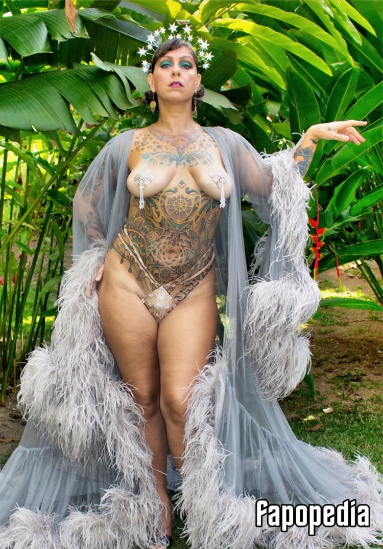 Danielle Colby Nude Sexy Photo Collection