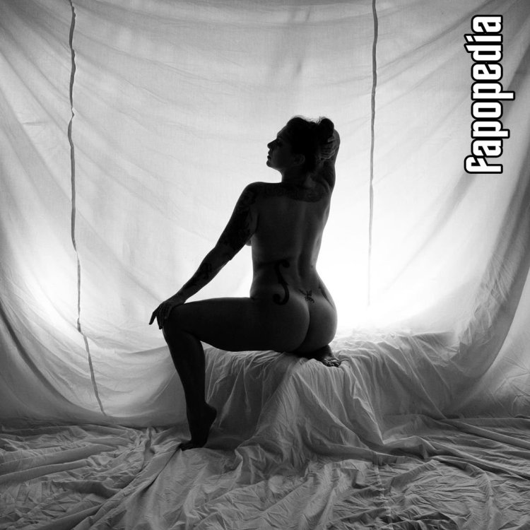 Daniel Kolbi-Kashman striptease