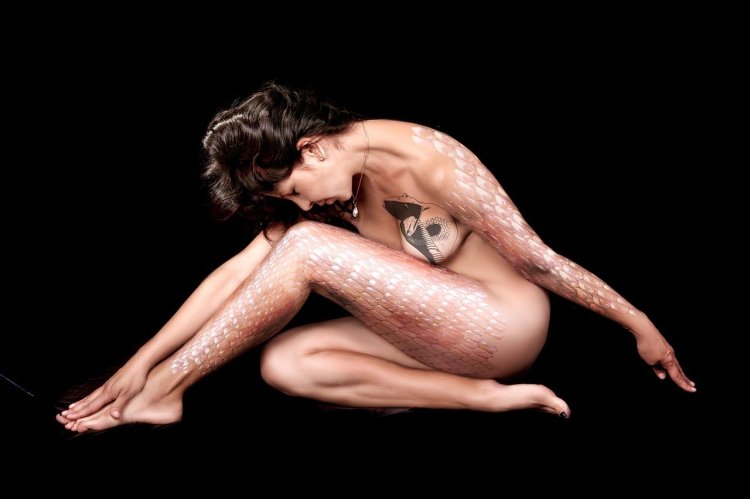 Erotic dances of full women